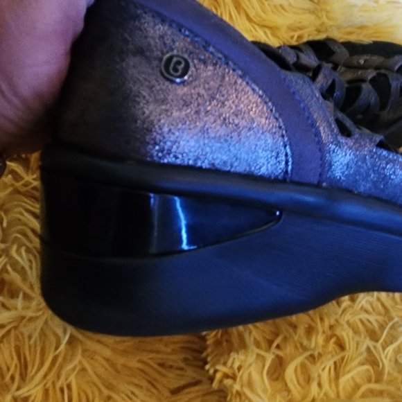 Bzees Gunmetal Sandals - Picture 4 of 6